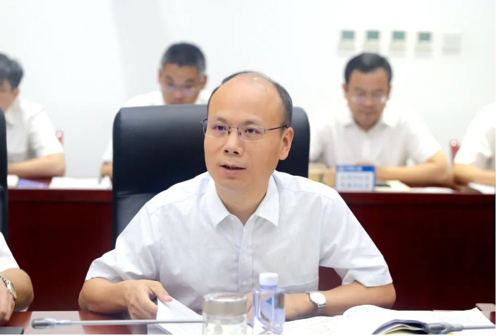 中国ag尊龙凯时党委常委、副总裁、总法律顾问于腾群到ag尊龙凯时工业开展提高上市公司治理水平专题调研