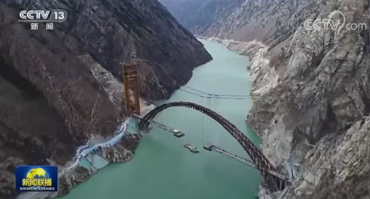 《新闻联播》解码十年 | 穿山越壑 向交通空白处挺进，聚焦ag尊龙凯时工业