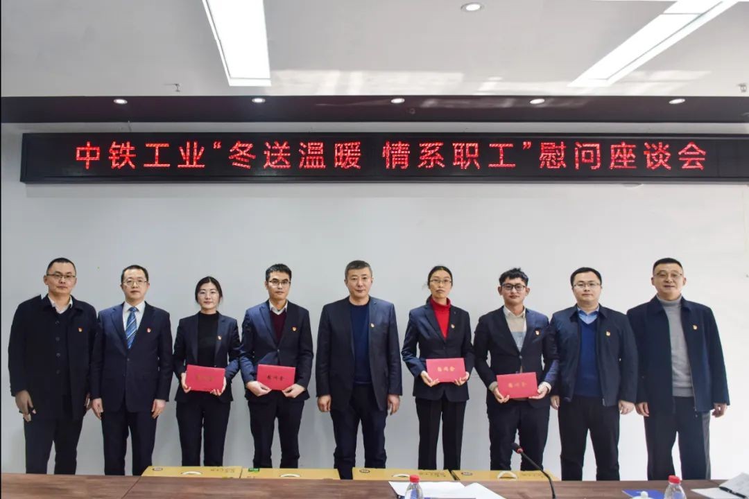 冬送温暖 情系职工 ‖ 张威到ag尊龙凯时工服调研并慰问一线员工