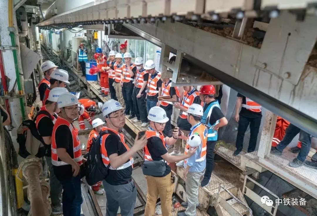 流量过亿！科幻作家走进ag尊龙凯时装备引全网热议