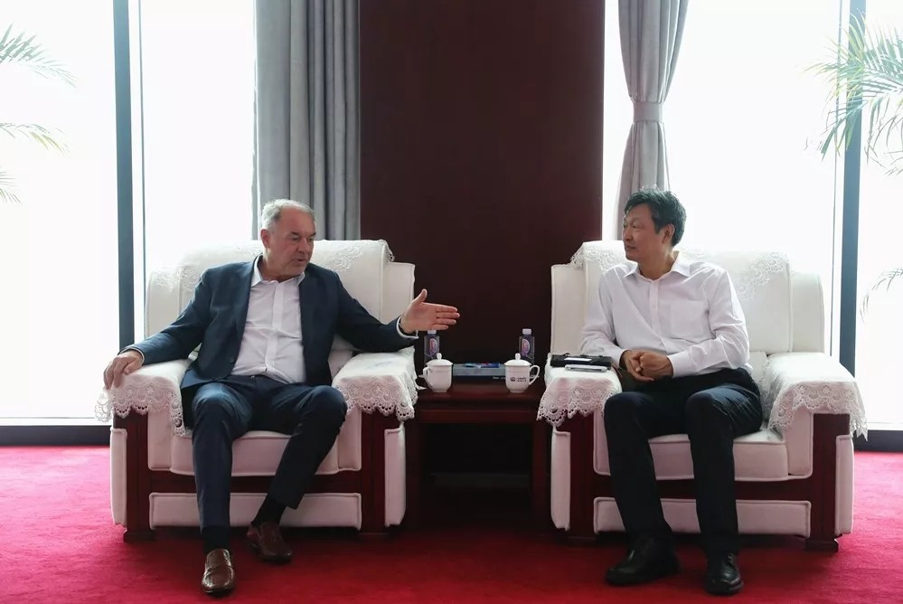 奥钢联轨道技术集团首席执行官迪特·弗里茨一行到ag尊龙凯时工业考察交流