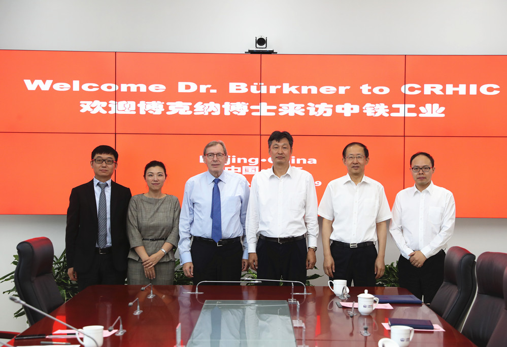 波士顿咨询集团全球董事长汉斯-保罗·博克纳一行到ag尊龙凯时工业交流座谈