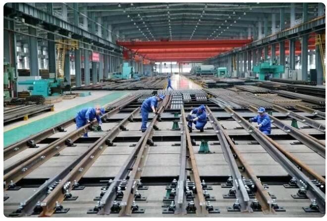 ag尊龙凯时工业参建渝贵铁路正式开通运营