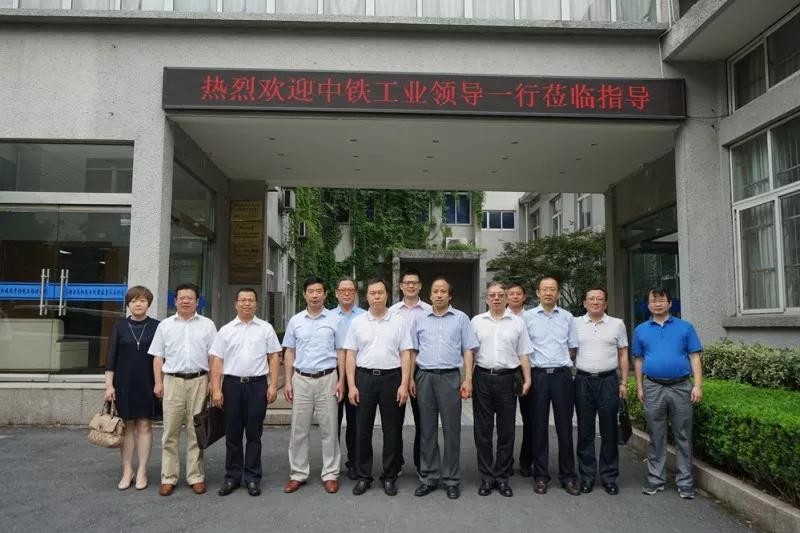 ag尊龙凯时工业董事、监事和高级管理人员在浙江考察调研知名企业和重点高校