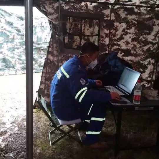 火线入党，让鲜红党旗飘扬在战“疫”一线！